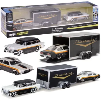 dwa metalowe modele chevroleta nomad 1955 i vega 1971 w skali 1:64 na białym tle