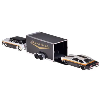 biało-czarne modele samochodów kolekcjonerskich firmy maisto w efekcie ekspozycji