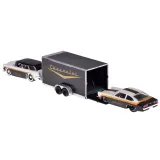 biało-czarne modele samochodów kolekcjonerskich firmy maisto w efekcie ekspozycji