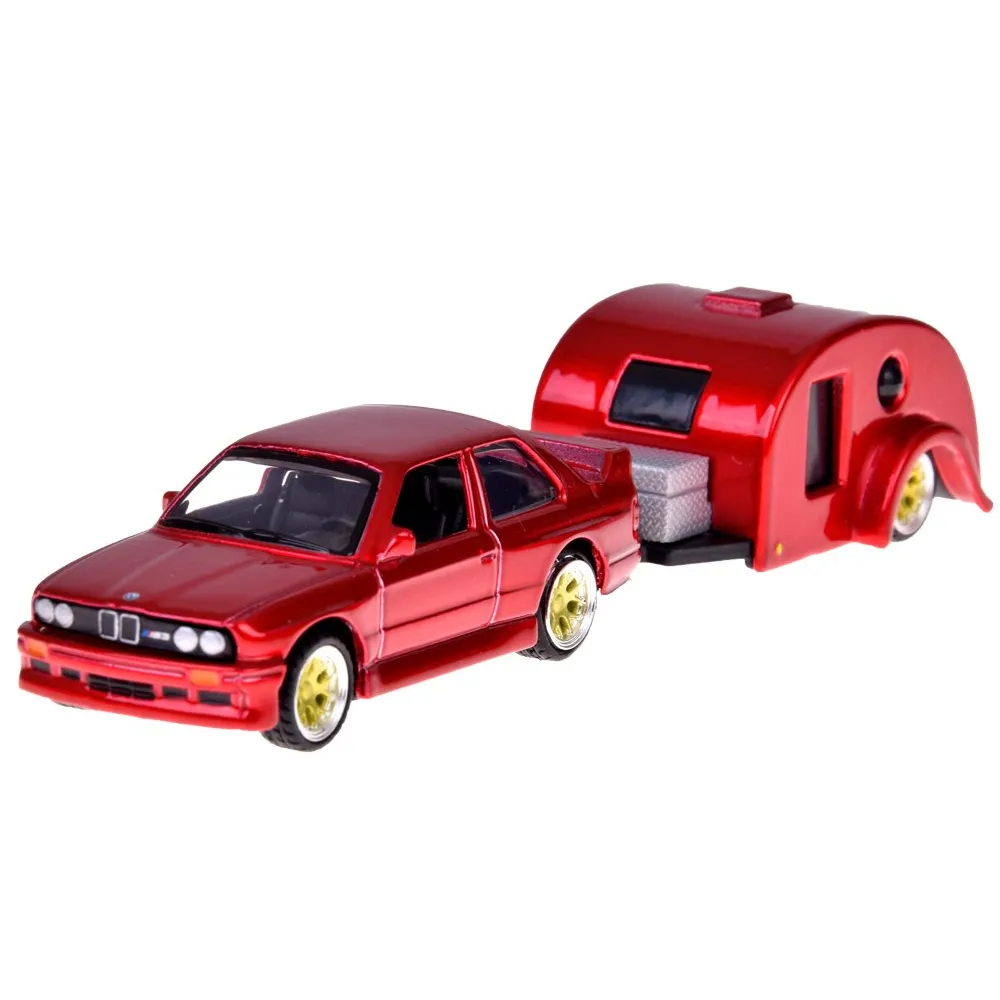 Oddzielona przyczepa kempingowa oraz samochód BMW M3 w zestawie Maisto