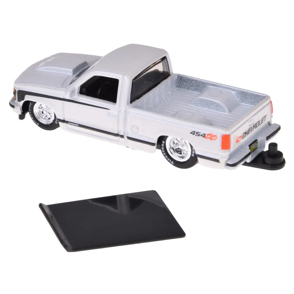 Prezentacja zestawu Chevrolet 454 SS Pick-up 1:64 wraz z białym kamperem