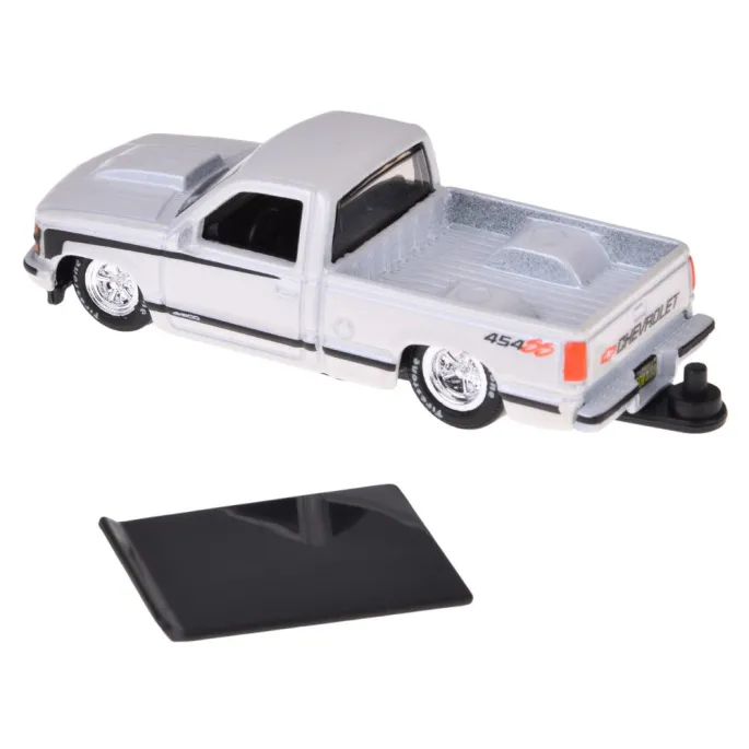 Prezentacja zestawu Chevrolet 454 SS Pick-up 1:64 wraz z białym kamperem