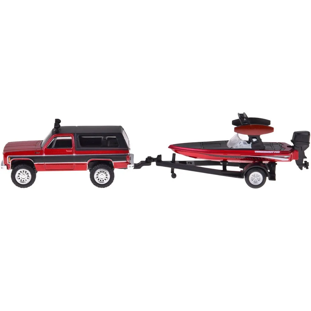 Detal metalowego nadwozia i felg modelu Chevrolet K5 Blazer w skali 1:64