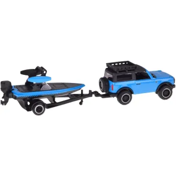 Kompletny zestaw samochodu, przyczepy i łodzi w ujęciu bocznym