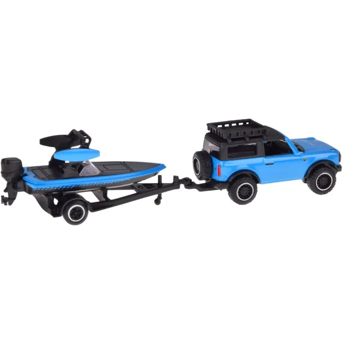 Kompletny zestaw samochodu, przyczepy i łodzi w ujęciu bocznym