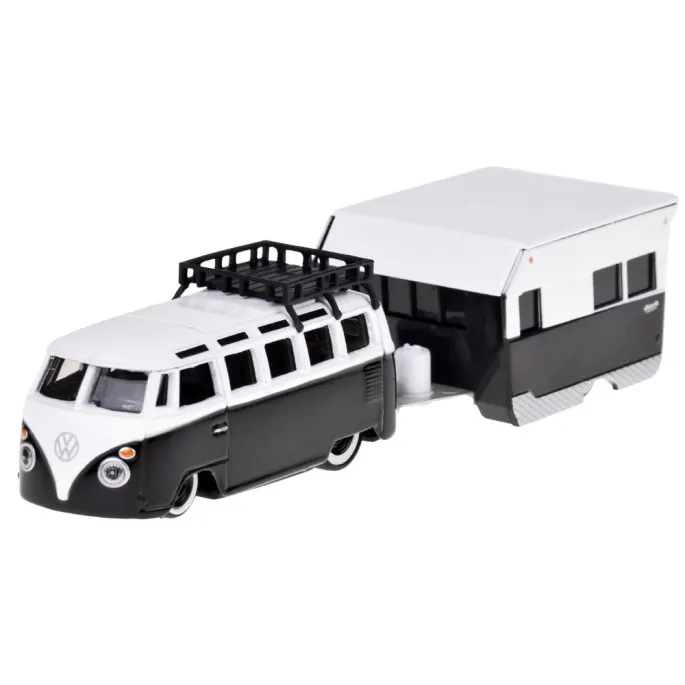 Zbliżenie na metalowe nadwozie Volkswagena z przyczepą