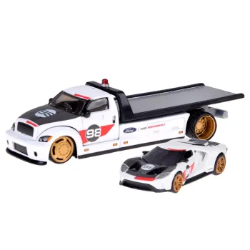 zbliżenie na detale ciężarówki flatbed z miniaturową lawetą