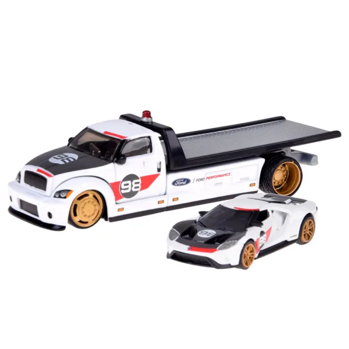 zbliżenie na detale ciężarówki flatbed z miniaturową lawetą