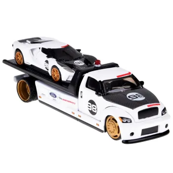 połączenie dwóch modeli auta w skali 1:64 w kolekcjonerskim zestawie