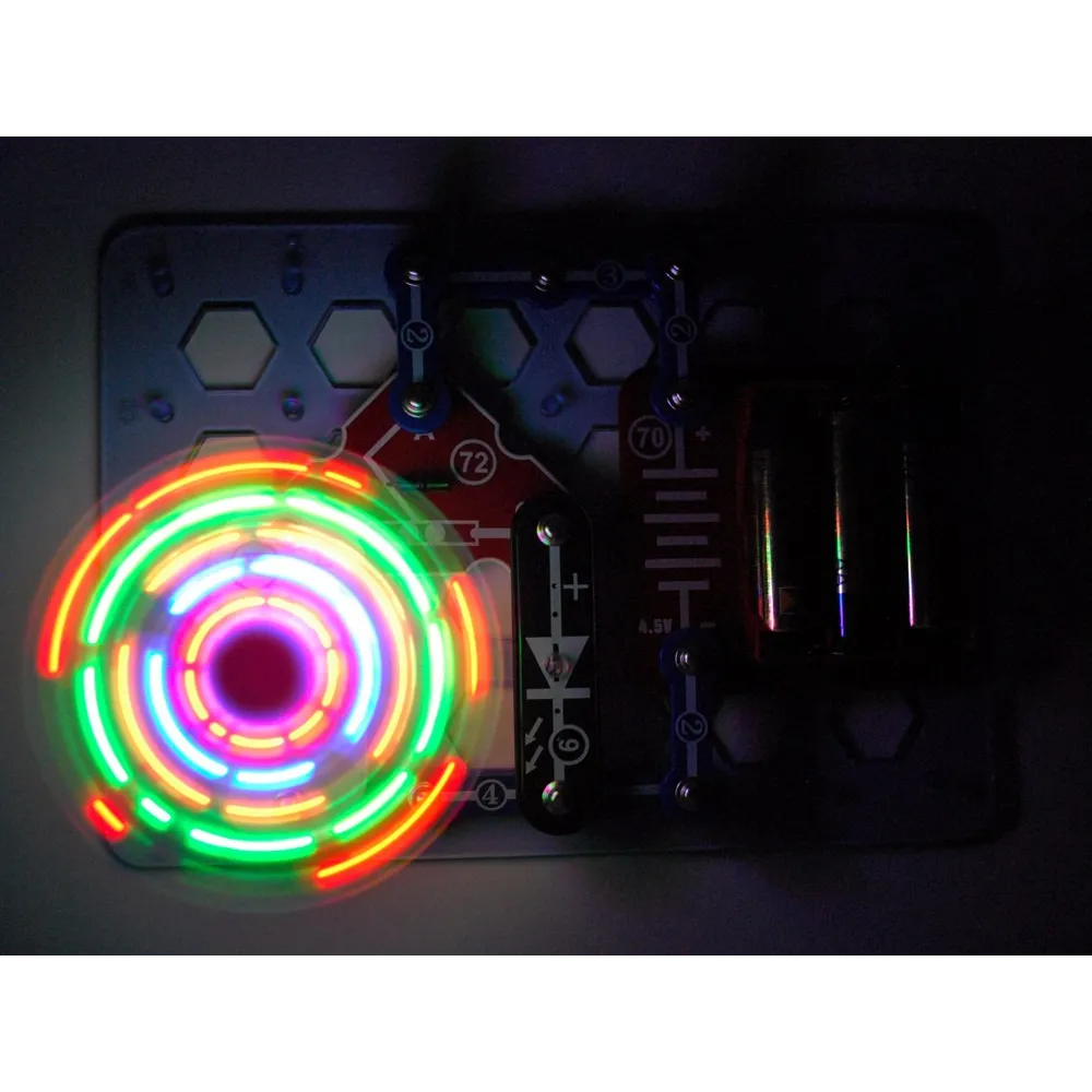 układ zasilania z pojemnikiem na baterie oraz podłączone komponenty