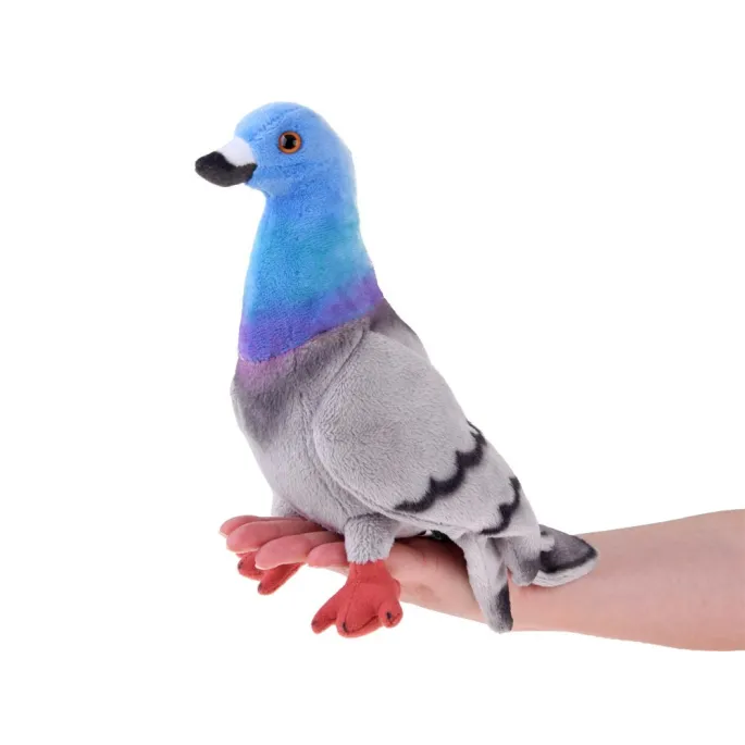 maskotka gołąbek prezentowana jako element dekoracyjny pokoju