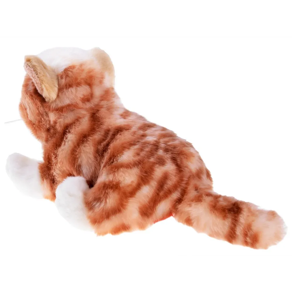 Zbliżenie na twarz maskotki kota rudego z detalami oczu i noska