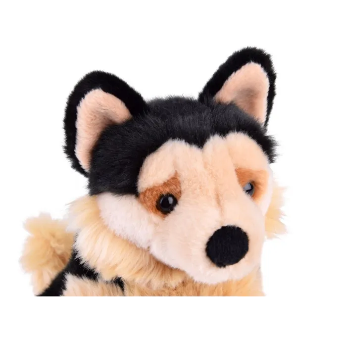 zbliżenie na głowę maskotki owczarka niemieckiego z widocznymi oczkami