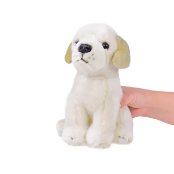 Beżowa maskotka pieska jako dekoracja dziecięcego pokoju