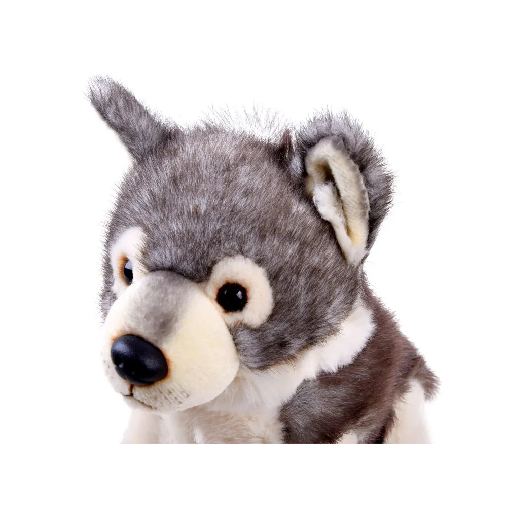 szary wilczek pluszowy prezentowany bokiem