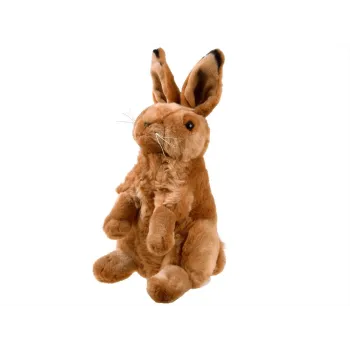 Zbliżenie na twarz siedzącej maskotki z puchatym ogonkiem