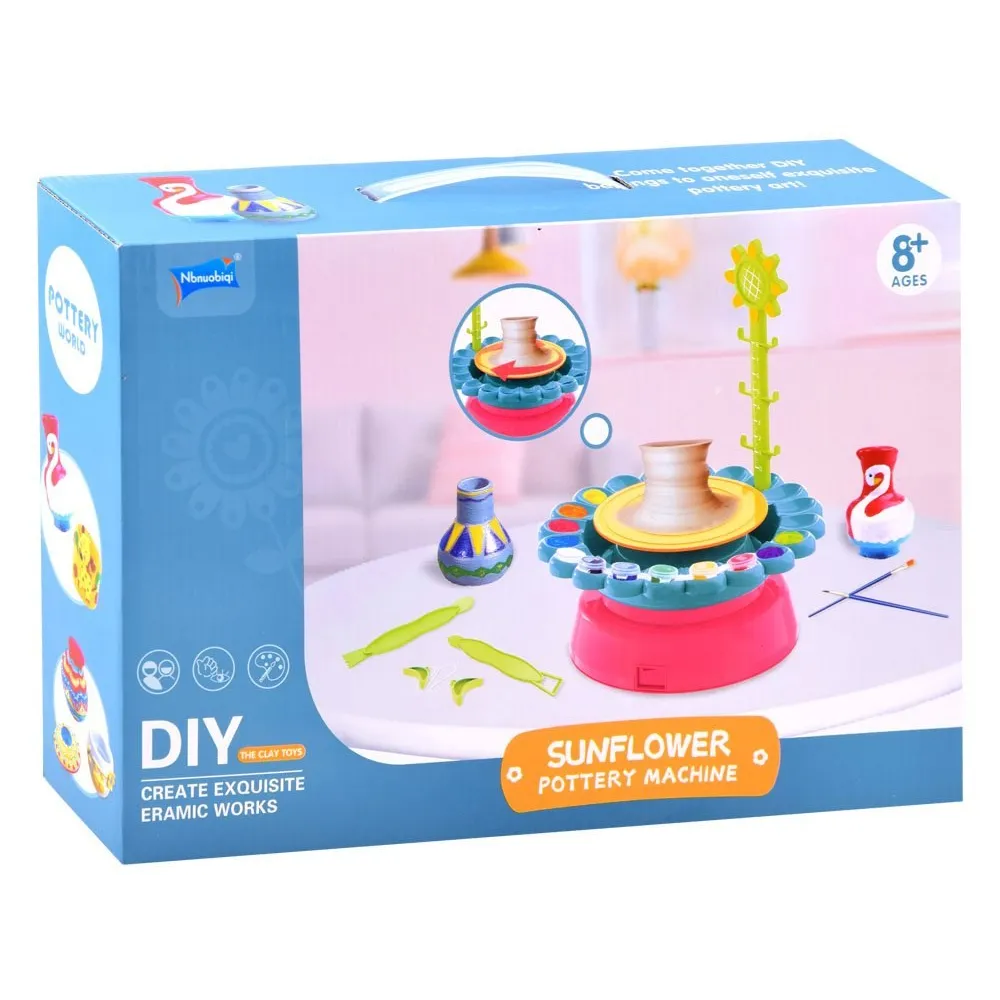 Koło garncarskie z podłączonym przewodem USB do zasilania