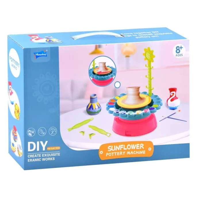 Koło garncarskie z podłączonym przewodem USB do zasilania