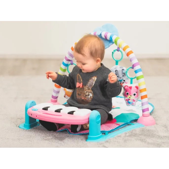 zbliżenie na miękką matę z różnokolorowymi elementami sensorycznymi