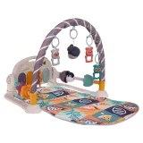 widok zestawu z pianinem, matą oraz wszystkimi zawieszkami rozmieszczonymi wokół