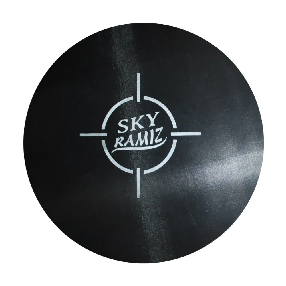 zbliżenie na wytrzymały materiał maty SkyRamiz z zaczepami