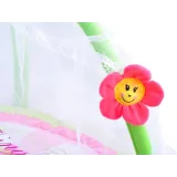 miękka mata dla niemowlaka z pałąkami i zabawkami w kształcie kwiatka