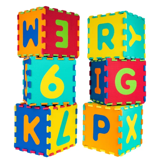 Zestaw 36 elementów maty edukacyjnej na jasnym tle