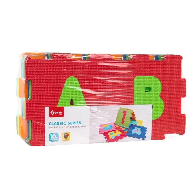 Stworzone z puzzli piankowych trójwymiarowe figury i kostka