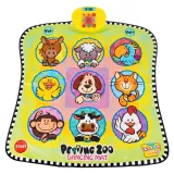 zbliżenie na kolorowe pola maty ze zwierzętami