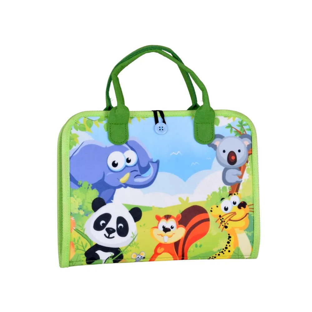 Filcowa laleczka i ubranka do przebierania jako element zestawu