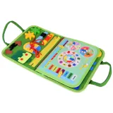 Widok książeczki manipulacyjnej otwartej na barwnych stronach tematycznych