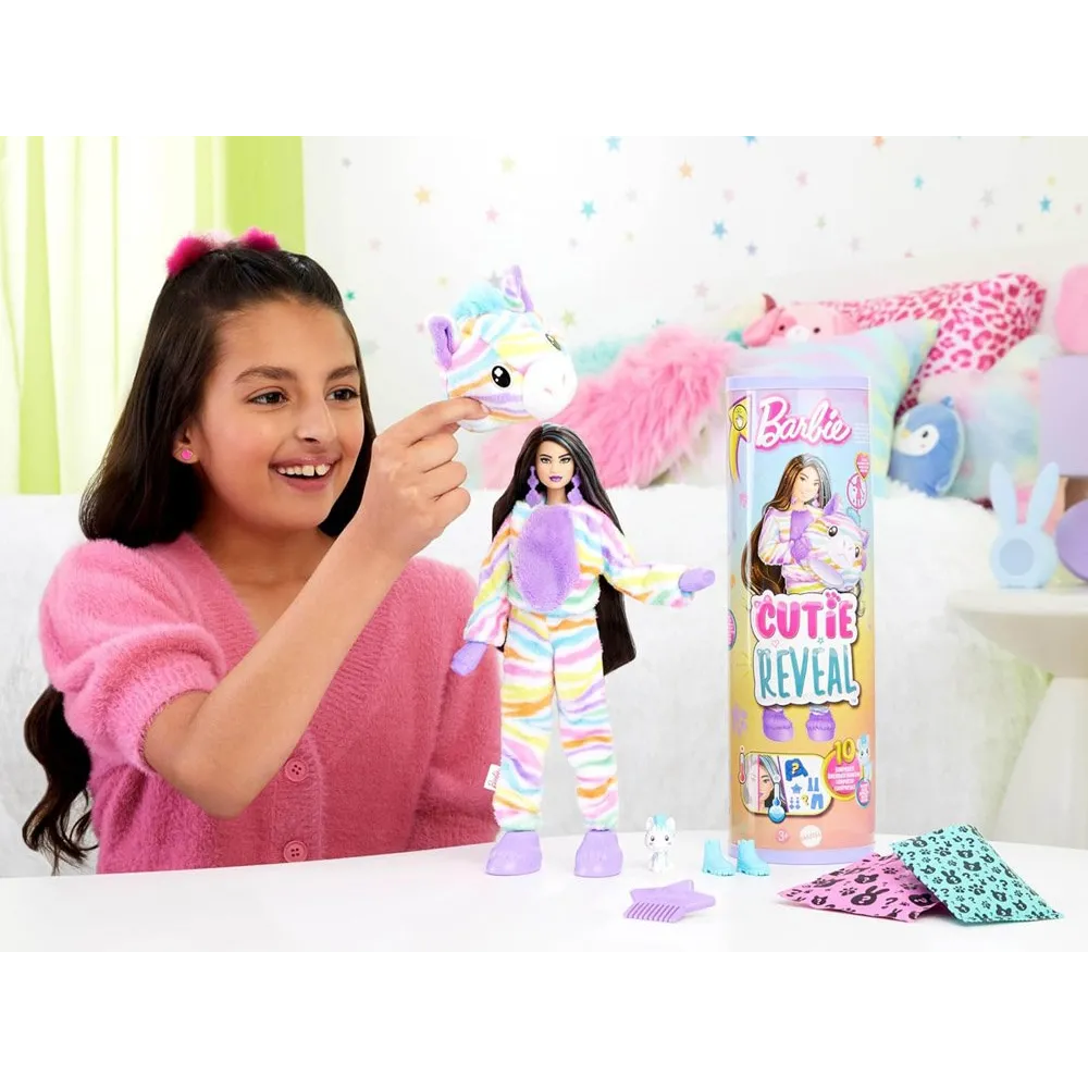 Detal akcesoriów: buty, spodenki i kolczyki dla Barbie Zebra