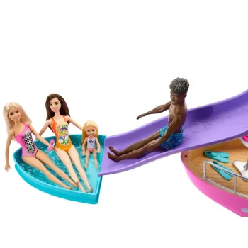 zbliżenie na górny pokład motorówki z miejscem do relaksu