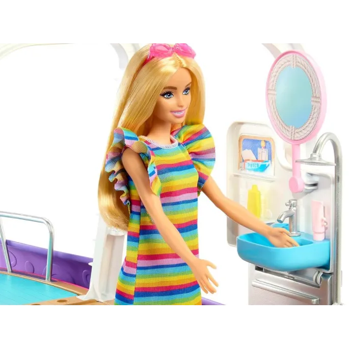 przykład aranżacji wnętrza motorówki Barbie z akcesoriami