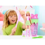 Uroczy kotek z zestawu Barbie Pop Reveal odpoczywający w legowisku
