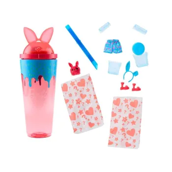 Przezroczyste kostki lodu z akcesoriami ukrytymi wewnątrz