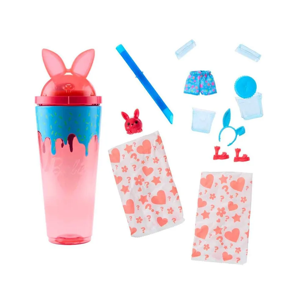 Przezroczyste kostki lodu z akcesoriami ukrytymi wewnątrz