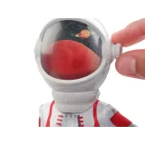 Lalka Barbie siedząca przy laptopie misji kosmicznej