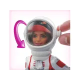 Detale rękawic i butów w stroju astronauty Barbie