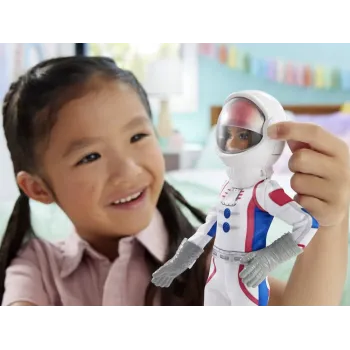 Barbie w trakcie symulowanej eksploracji planety