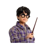 ron weasley w mugolskich ubraniach stojący przy wózku ze słodyczami