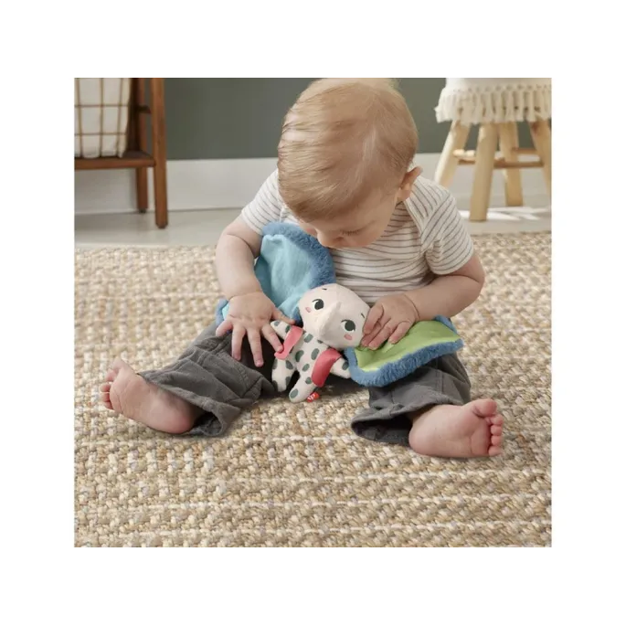 Słonik z satynową kamizelką przedstawiony w pełnej krasie