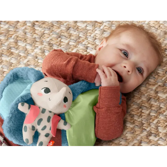 Przytulanka słonik Wielkouchy trzymana przez małe dziecko