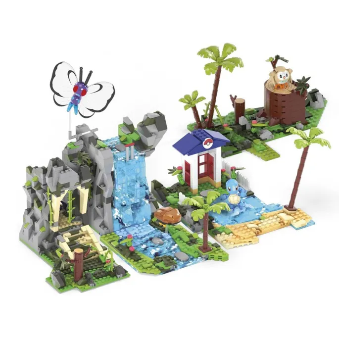 zbliżenie na figurkę motyla Butterfree z zestawu Pokémon