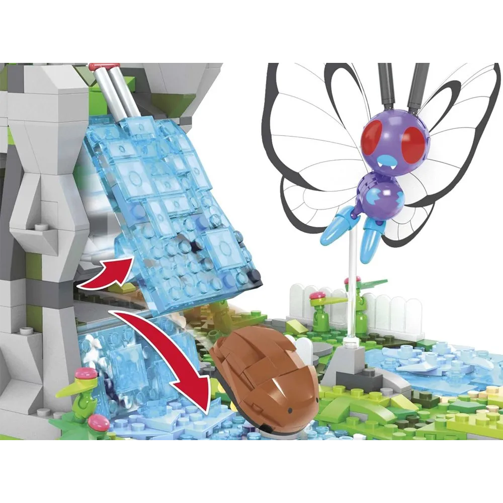 domek w stylu Pokémon z charakterystycznym kolorowym dachem z klocków