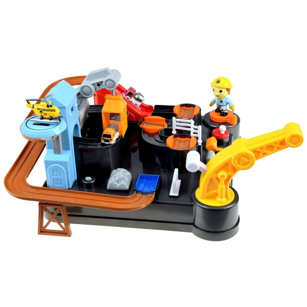 Kolorowy helikopter umieszczony na wieży toru