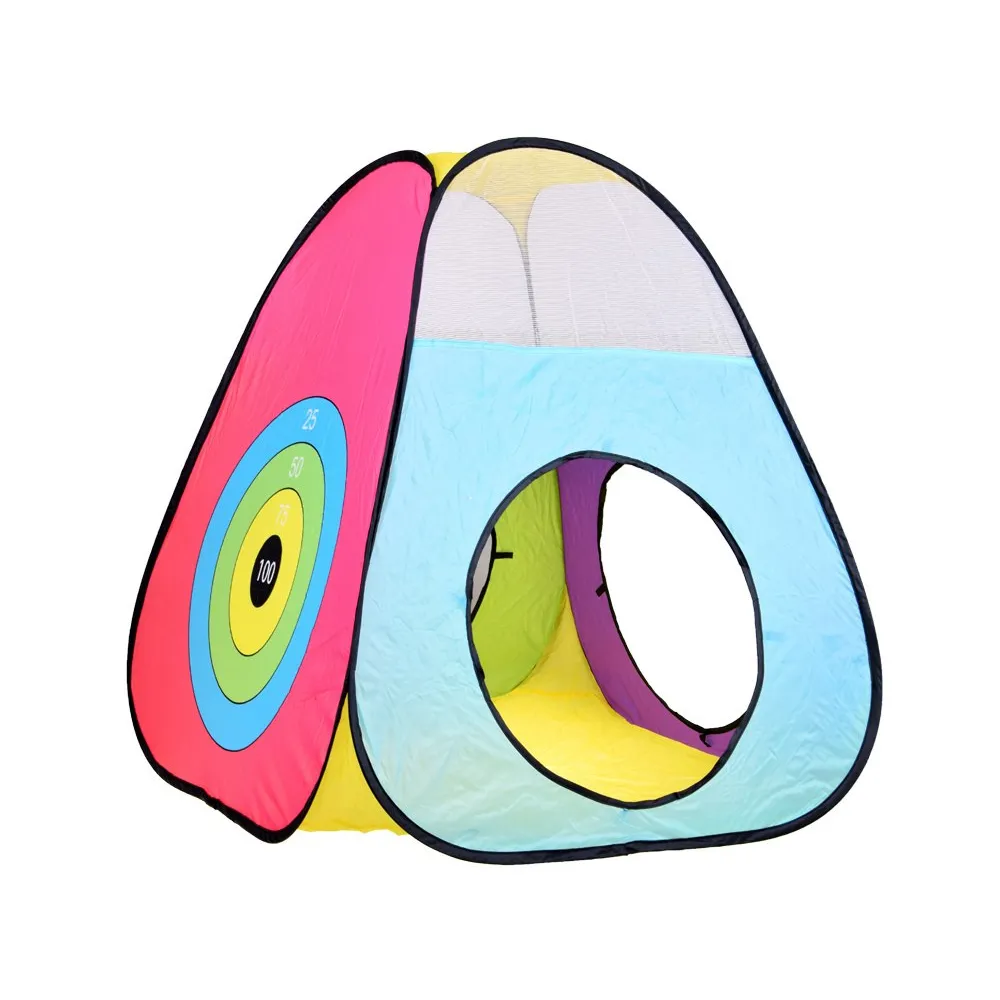 kolorowe namioty połączone tunelem na placu zabaw