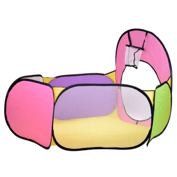 widok kwadratowego namiotu z dwoma wejściami