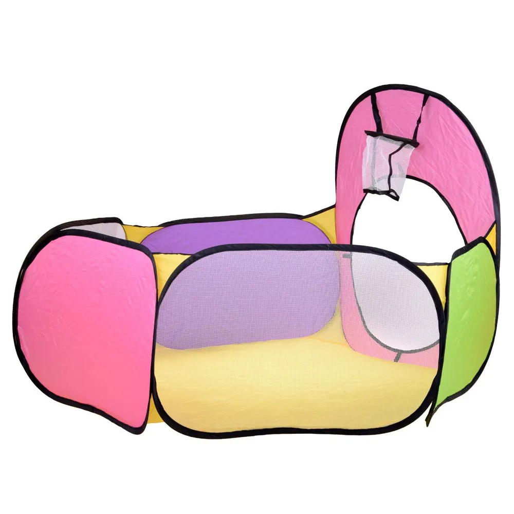 widok kwadratowego namiotu z dwoma wejściami