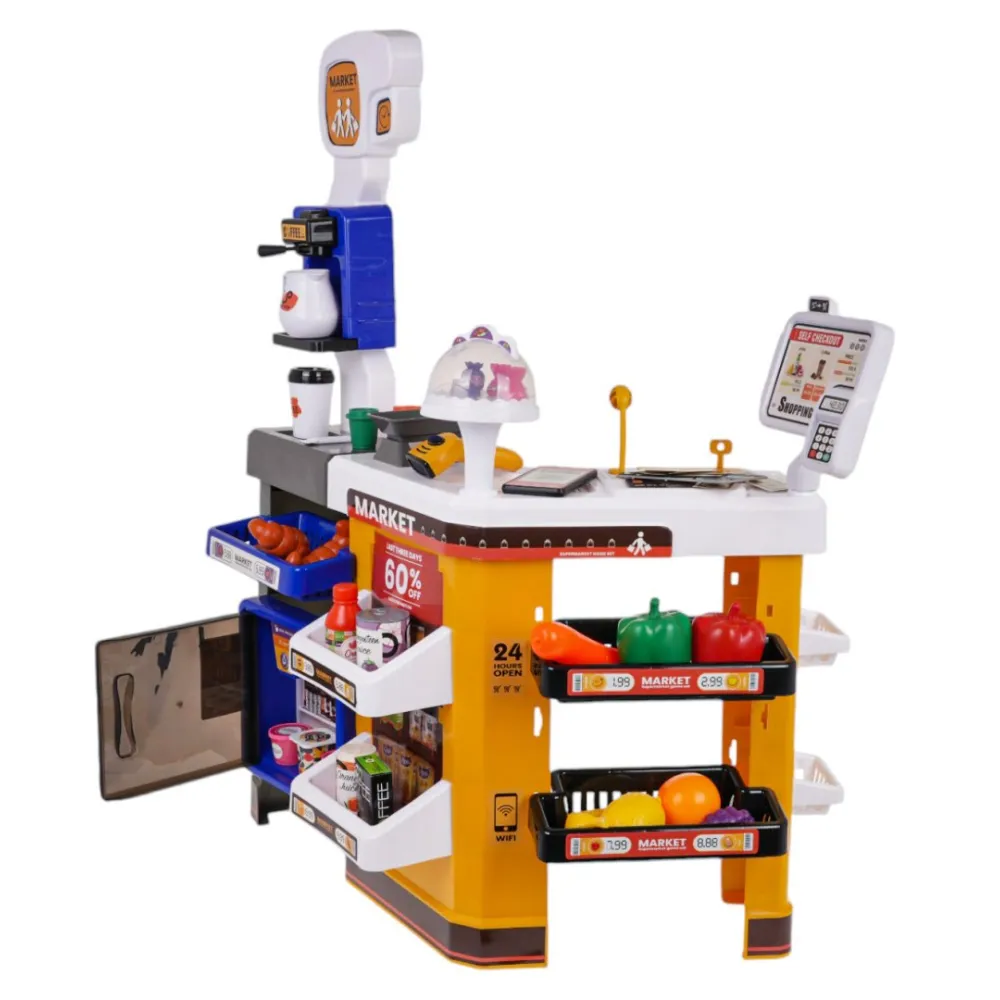 otwarta lodówka oraz półeczki z produktami w zabawkowym supermarkecie